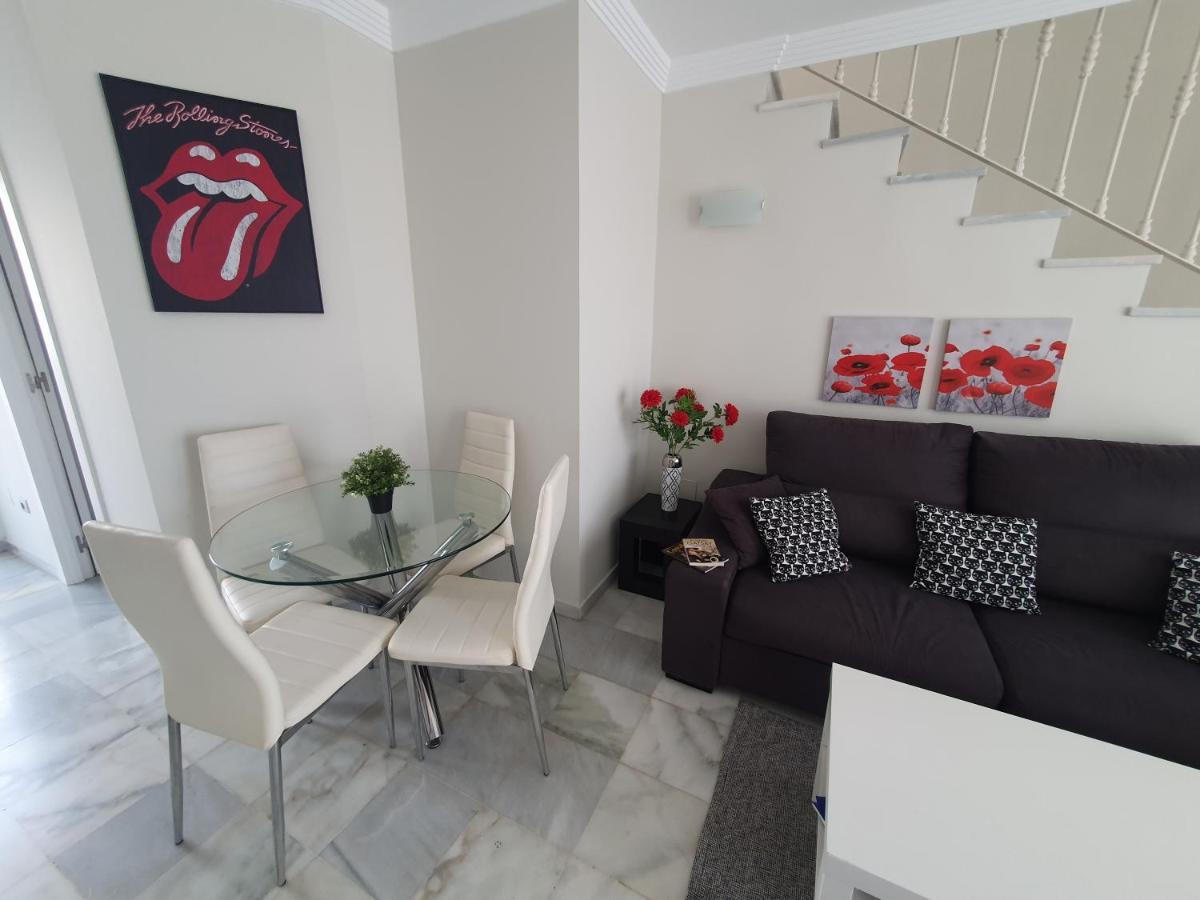 Ferienhaus Beautiful House In Elviria, With 2 Bedrooms, 2 Swimming Pools, Sauna, Jacuzzi, Gym, Wifi *