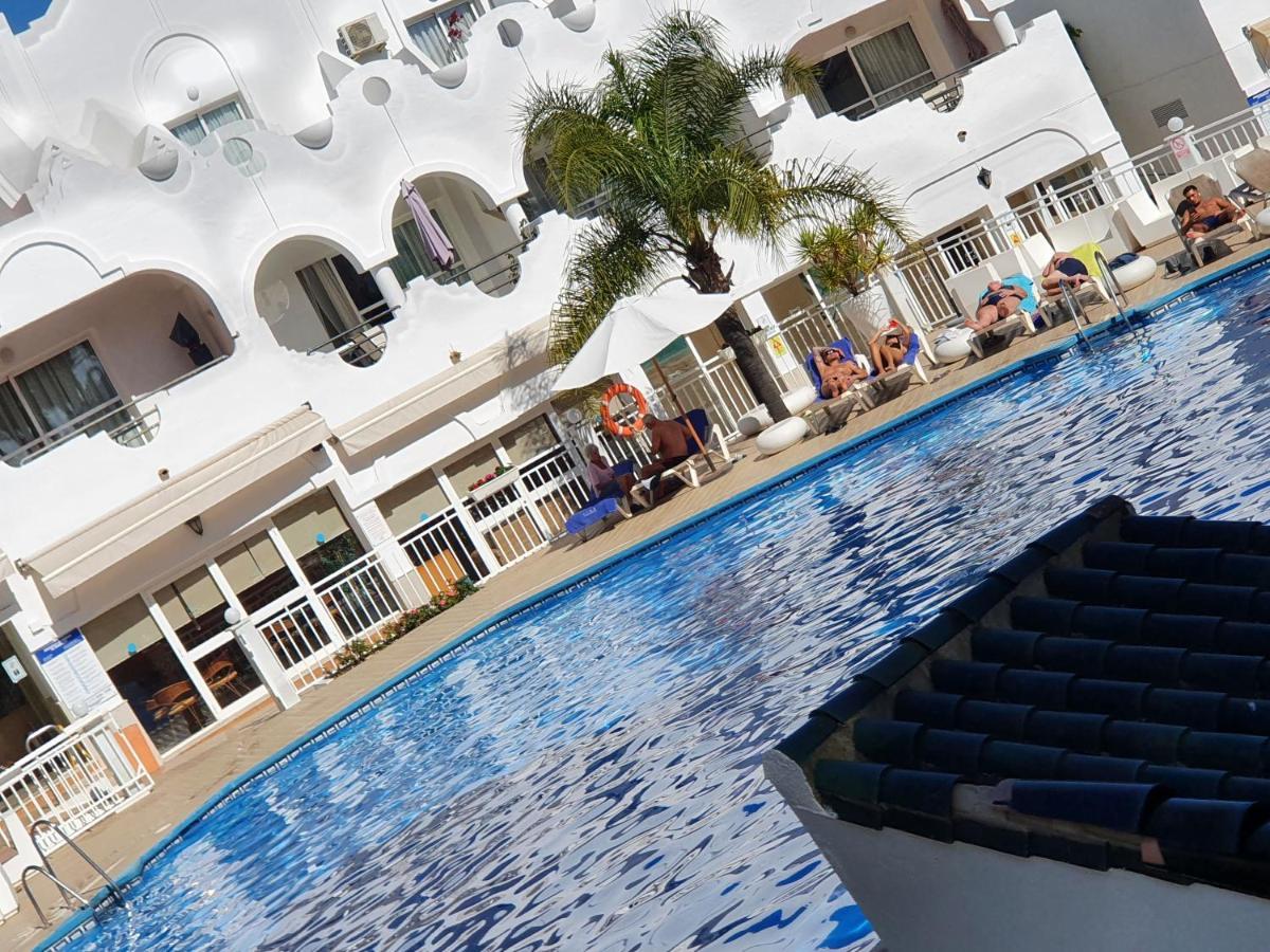 Ferienhaus Beautiful House In Elviria, With 2 Bedrooms, 2 Swimming Pools, Sauna, Jacuzzi, Gym, Wifi Marbella